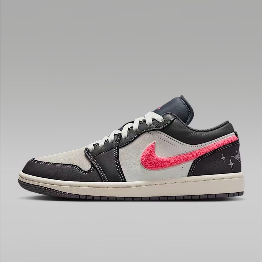 NWT WMNS Jordan 1 Low - Picture 3 of 9